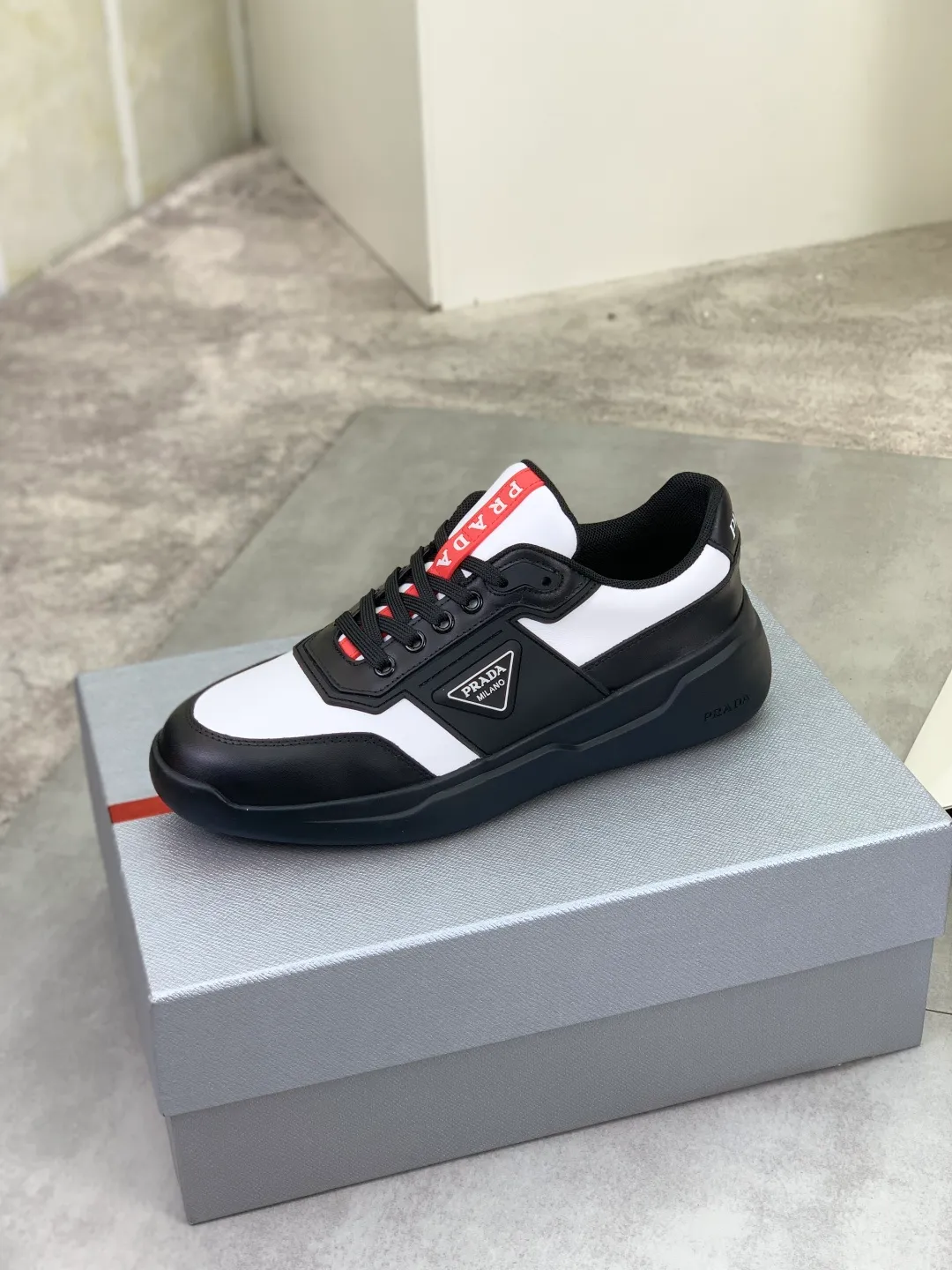 Men's men's shoes P600 💰【New style】Top quality, new popular models on the official website, which will never go out of style for a century, 🆘 The trendy brand (Prada) mainly promotes popular models, avant-garde and versatile fashionable men's shoes, privately molded, with cowhide splicing and 1:1 oil edge treatment... fashionable and simple, original imported cowhide with python skin, cowhide leather lining for feet; the atmosphere and personality are more fashionable, eye-catching and pursuing class. It will subvert the old idea and be a must-have for fashionistas who want to spend time with you! Must keep it! High-end comfortable and low-cost, high-end quality workmanship. Size: 38-45 4️⃣ colors available. full package